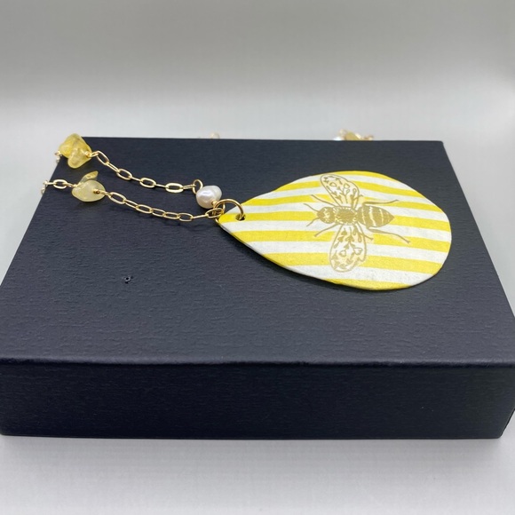 ❤️‍🔥SOLD❤️‍🔥🐚🐝Citrine and Freshwater Pearl Bumblebee Necklace - Picture 6 of 6